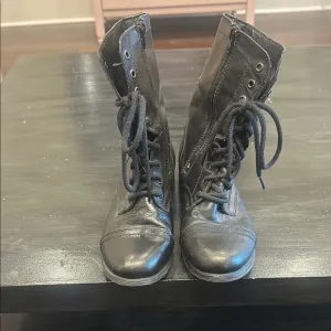 Women's Steve Madden Black Lace-Up Boots- 8.5