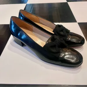 Women’s Vintage Black Salvatore Ferragamo Italian Designer Loafers With Bows