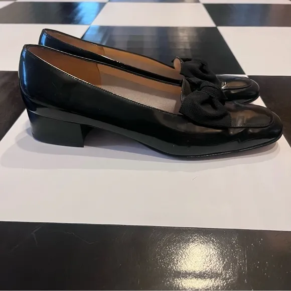 Women’s Vintage Black Salvatore Ferragamo Italian Designer Loafers With Bows