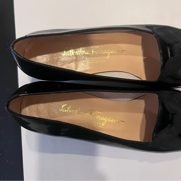 Women’s Vintage Black Salvatore Ferragamo Italian Designer Loafers With Bows