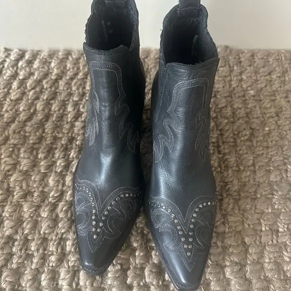 Worn Once Exquisite Old Gringo Black Embroidered Ankle Boots Retail $389!
