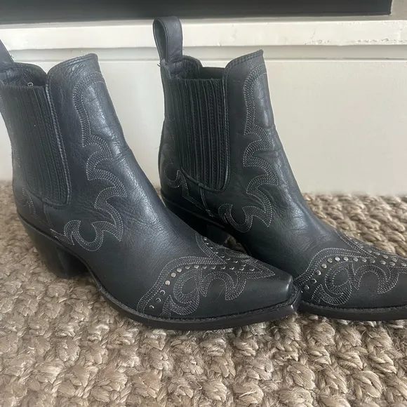 Worn Once Exquisite Old Gringo Black Embroidered Ankle Boots Retail $389!