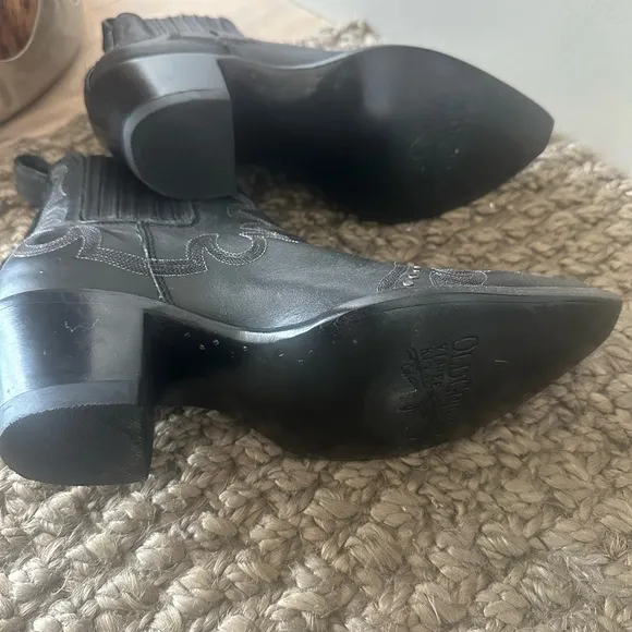 Worn Once Exquisite Old Gringo Black Embroidered Ankle Boots Retail $389!