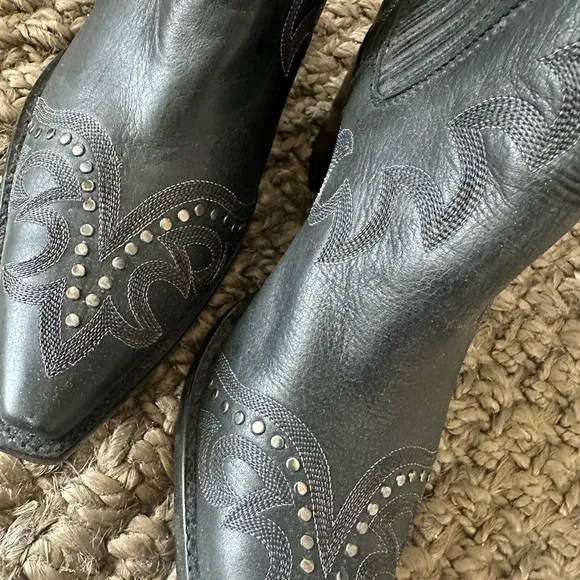 Worn Once Exquisite Old Gringo Black Embroidered Ankle Boots Retail $389!