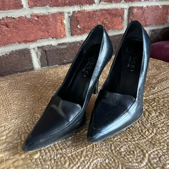 Y2K Vintage Gucci “loafer stilettos “👠 Black leather with a wooden heel
