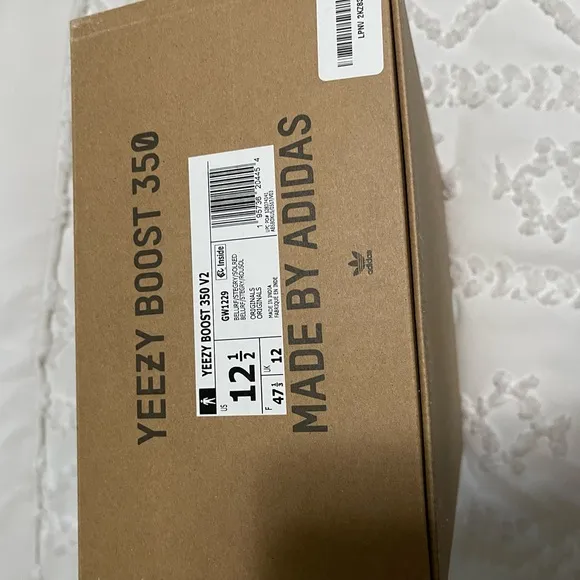 Yeezy 350V2 Beluga Reflective size 12.5
