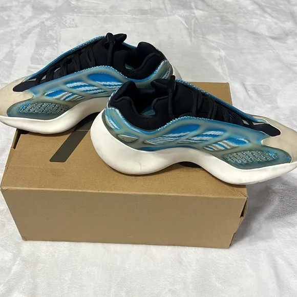 Yeezy 700 V3 ‘Arzareth’