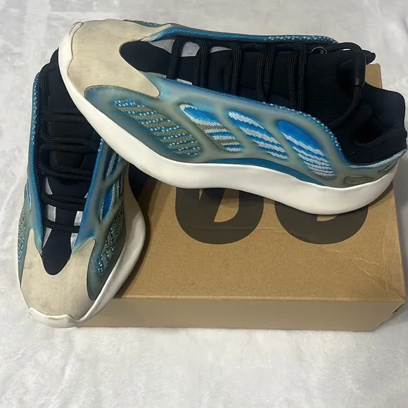Yeezy 700 V3 ‘Arzareth’