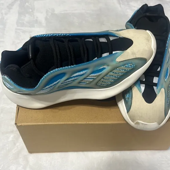 Yeezy 700 V3 ‘Arzareth’
