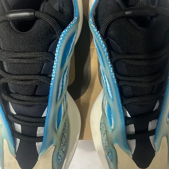Yeezy 700 V3 ‘Arzareth’