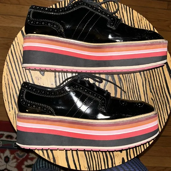ZARA Sz 40 super cool, shiny black wingtip multicolored platform Oxfords
