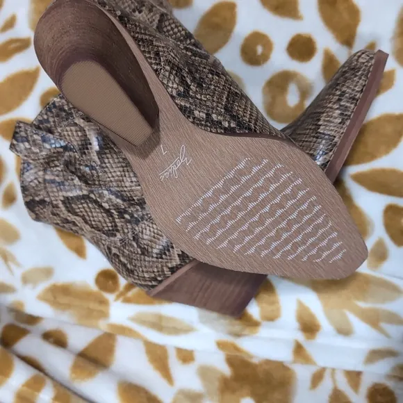 Zodiac Snakeskin Patterned Women's Boots
